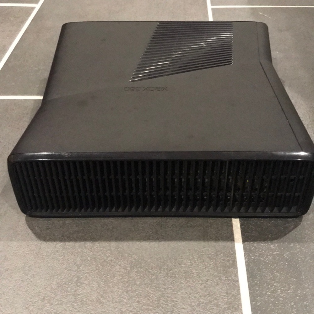 Xbox 360 - Picture 4 of 5